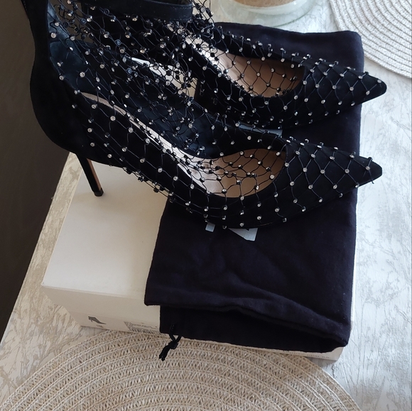 Shoes - Picture 5 of 6